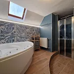 Amazing 5 Bedroom House Krumlov 82 - 4 Min Walk To Main Square *