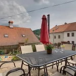 Amazing 5 Bedroom House Krumlov 82 - 4 Min Walk To Main Square