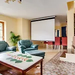 Amazing 5 Bedroom House Krumlov 82 - 4 Min Walk To Main Square *