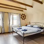 Amazing 5 Bedroom House Krumlov 82 - 4 Min Walk To Main Square