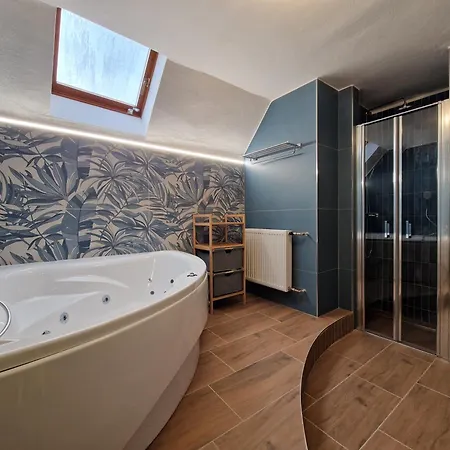 Amazing 5 Bedroom House Krumlov 82 - 4 Min Walk To Main Square *