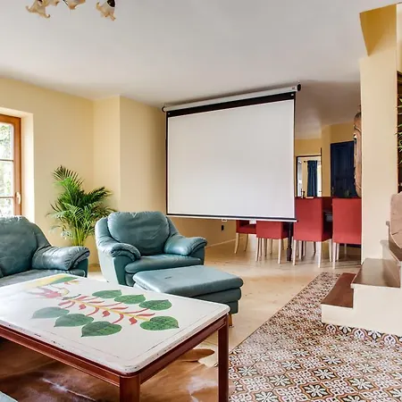 Amazing 5 Bedroom House Krumlov 82 - 4 Min Walk To Main Square *