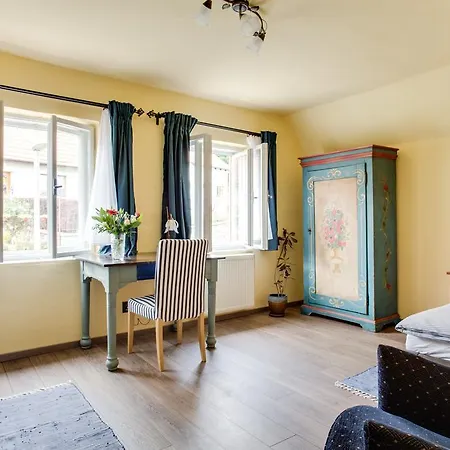 Amazing 5 Bedroom House Krumlov 82 - 4 Min Walk To Main Square Villa Český Krumlov