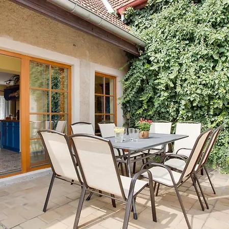 Amazing 5 Bedroom House Krumlov 82 - 4 Min Walk To Main Square