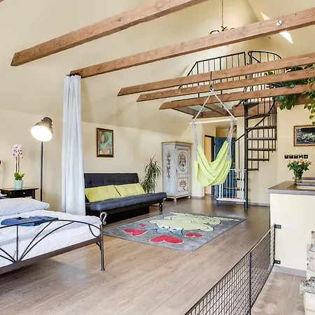 Amazing 5 Bedroom House Krumlov 82 - 4 Min Walk To Main Square