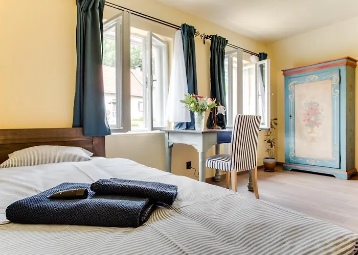 Amazing 5 Bedroom House Krumlov 82 - 4 Min Walk To Main Square Villa