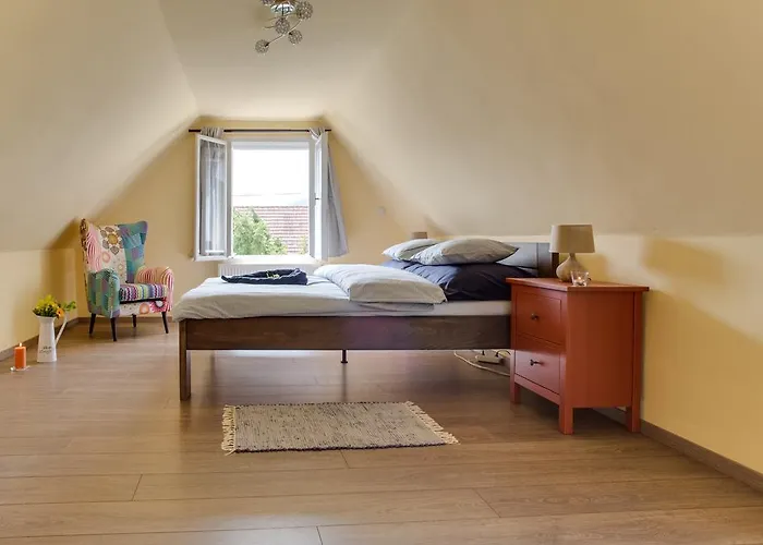 Amazing 5 Bedroom House Krumlov 82 - 4 Min Walk To Main Square