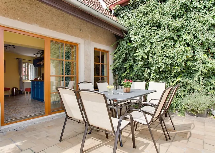 Amazing 5 Bedroom House Krumlov 82 - 4 Min Walk To Main Square