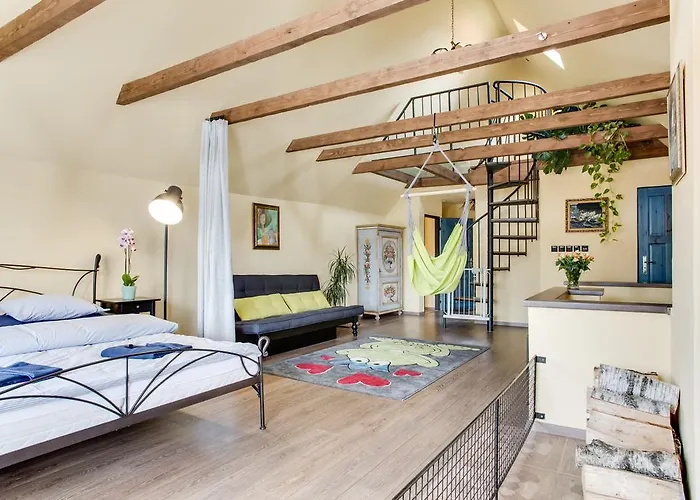 Amazing 5 Bedroom House Krumlov 82 - 4 Min Walk To Main Square