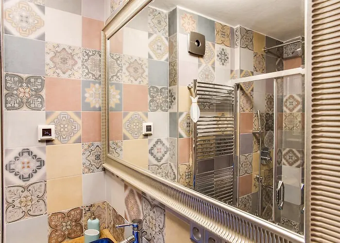 Amazing 5 Bedroom House Krumlov 82 - 4 Min Walk To Main Square Vila *