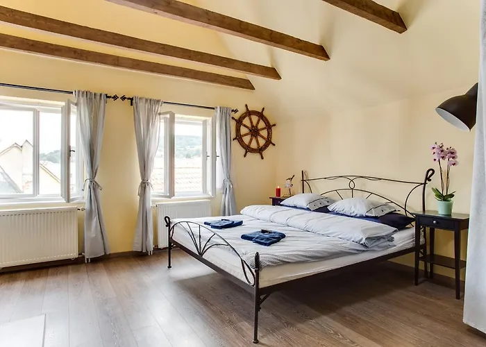 Amazing 5 Bedroom House Krumlov 82 - 4 Min Walk To Main Square