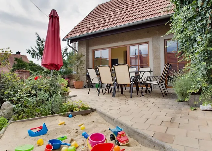 Amazing 5 Bedroom House Krumlov 82 - 4 Min Walk To Main Square